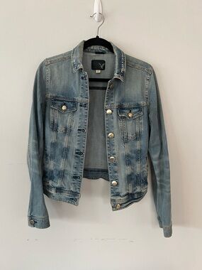 American Eagle Outfitters Light Wash Denim Jacket